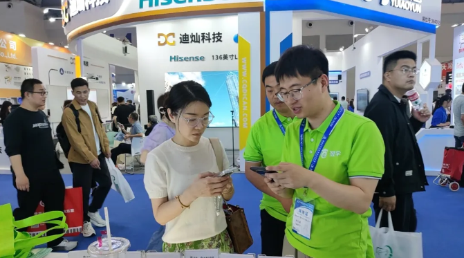 第83届中国教育装备展，他们都在翌学做实验